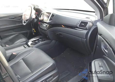 2017 Honda Pilot Touring z USA, uszkodzony, nr VIN 5FNYF6H92HB060138